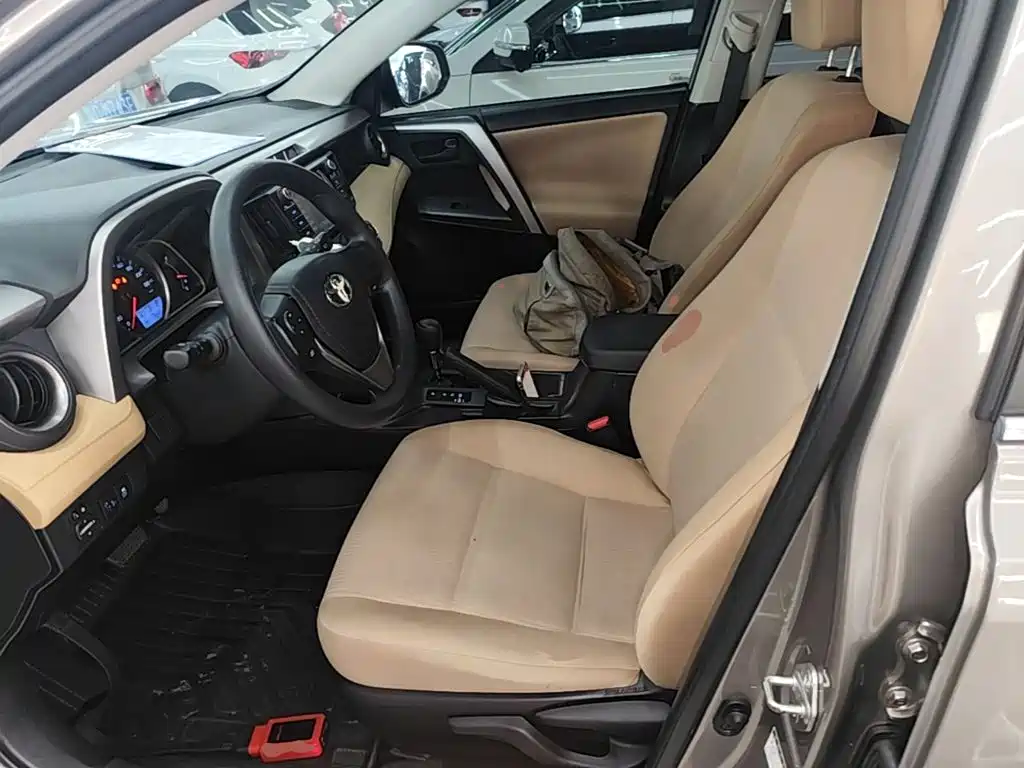 Toyota RAV4 — миниатюра 15