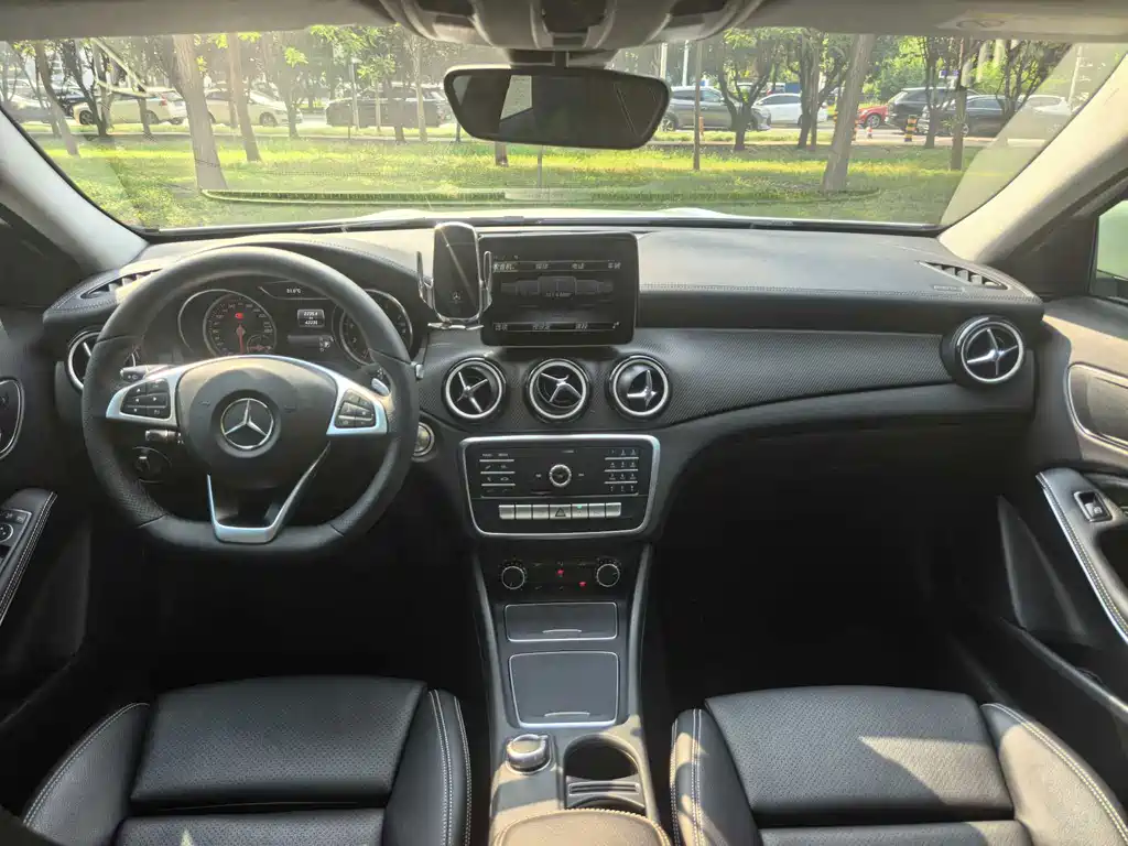 Mercedes-Benz GLA — миниатюра 11