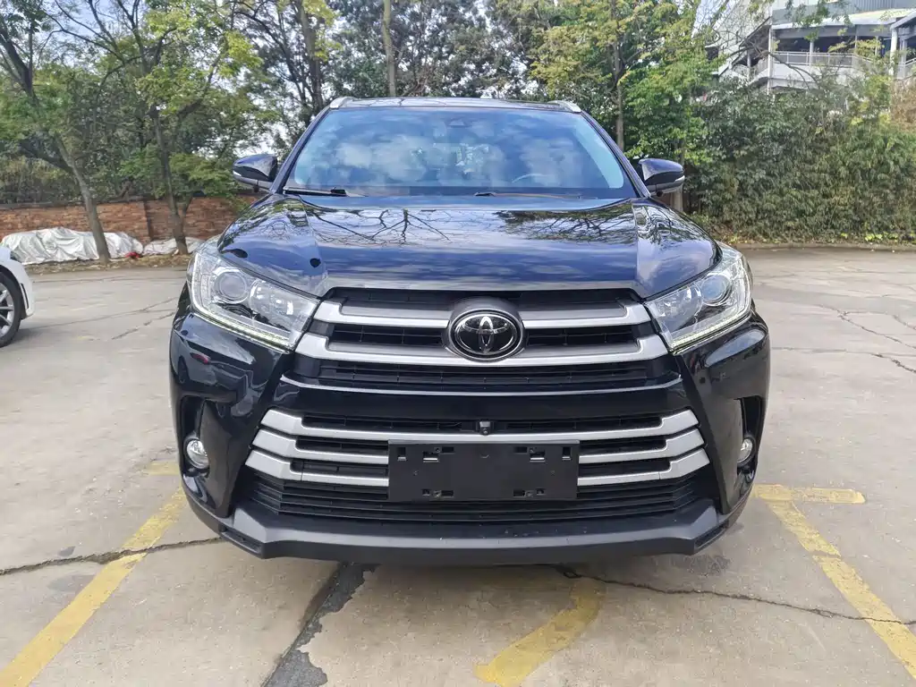 TOYOTA HIGHLANDER