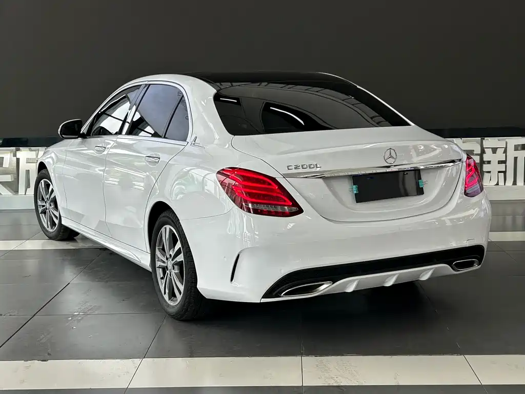 Mercedes-Benz C-Class — миниатюра 12