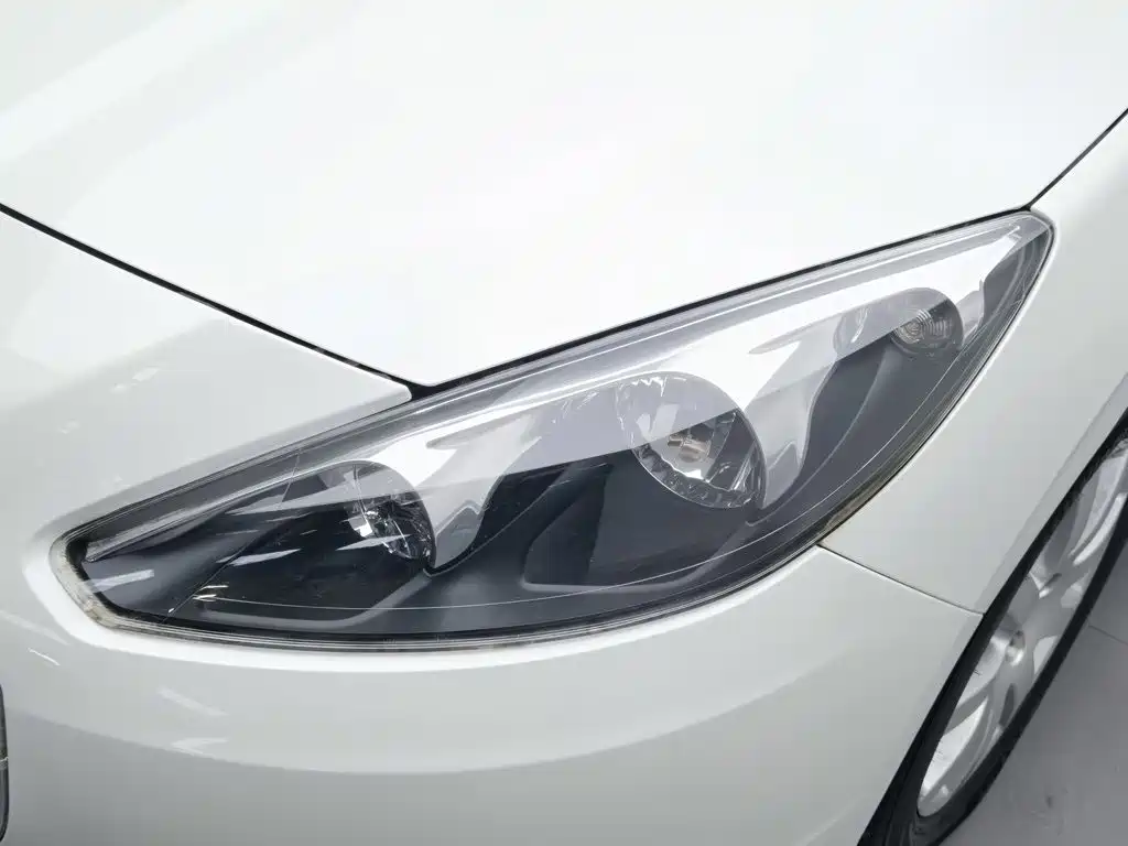 Peugeot 308 — миниатюра 7