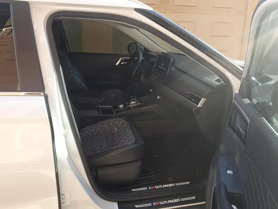 Mitsubishi Outlander — миниатюра 8