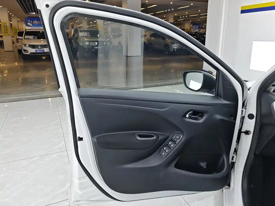 Citroen Elysee — миниатюра 6