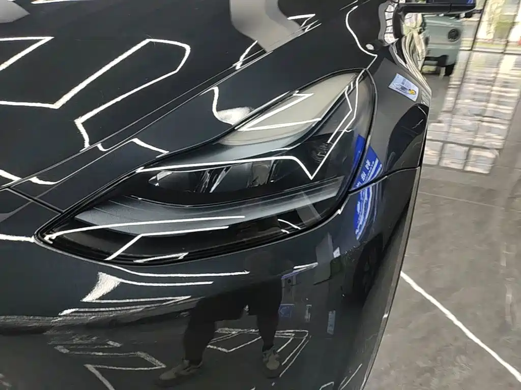 Tesla Model Y — миниатюра 24
