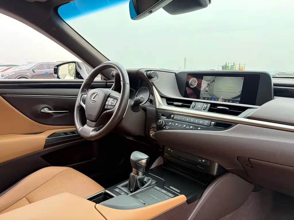 Lexus ES — миниатюра 14
