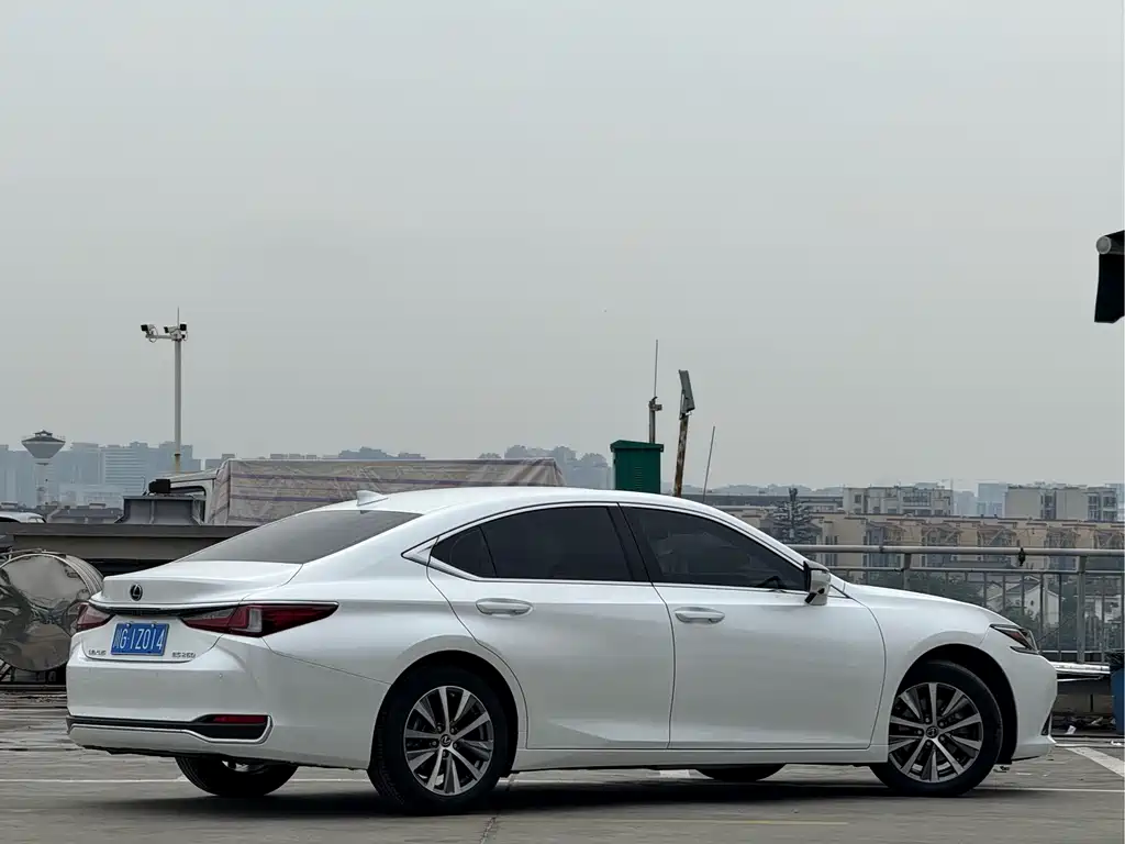 Lexus ES — миниатюра 5