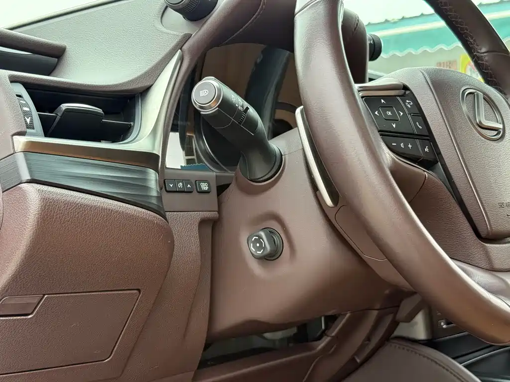 Lexus ES — миниатюра 9