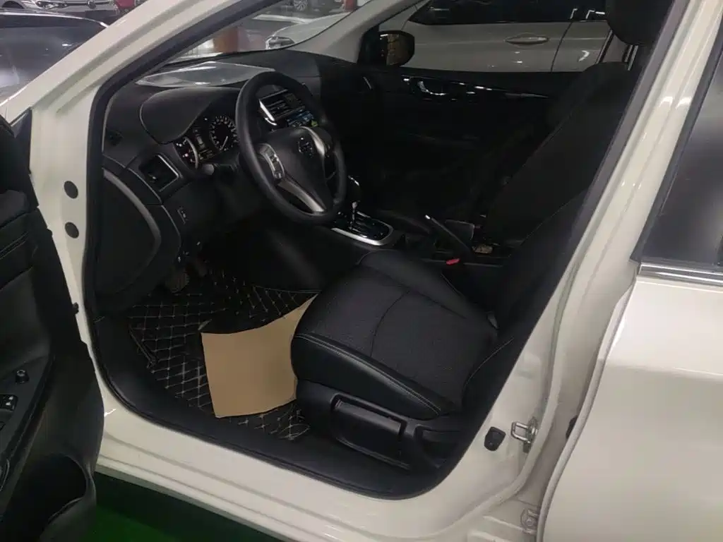 Nissan Tiida — миниатюра 16