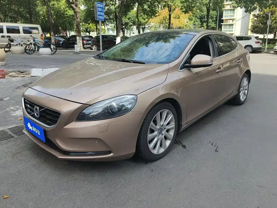 Volvo V40