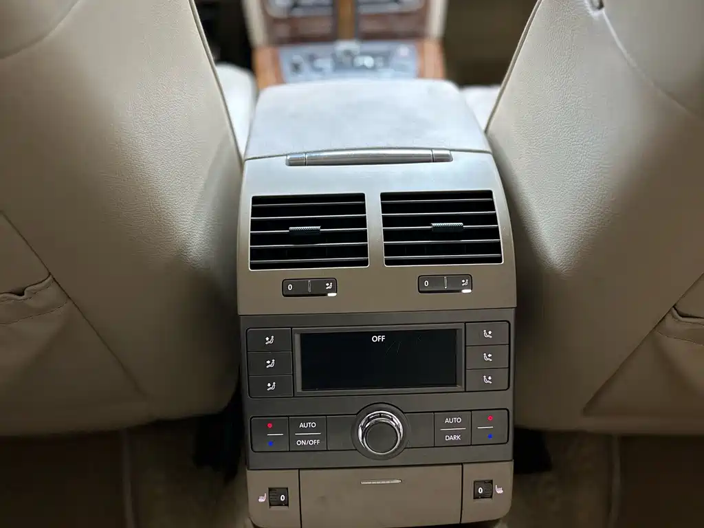 Volkswagen Phaeton — миниатюра 12