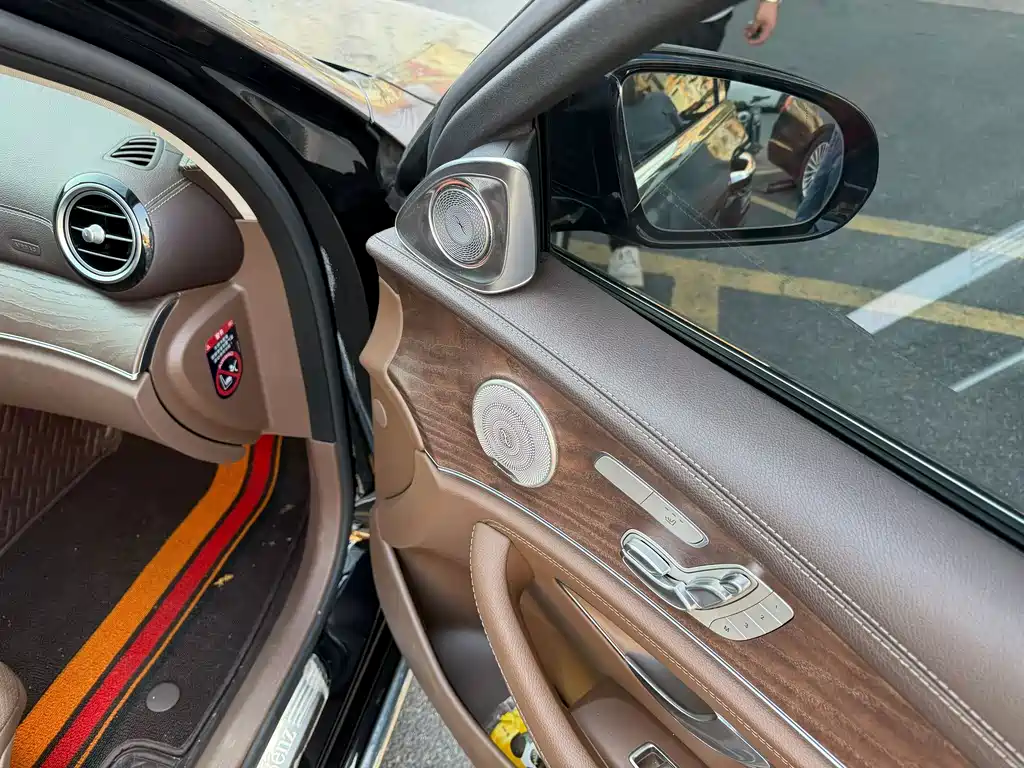 Mercedes-Benz E-Class — миниатюра 7