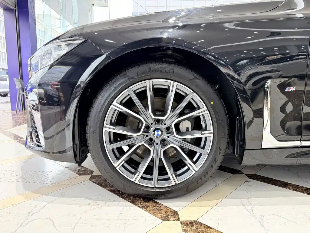 BMW 7 Series — миниатюра 25