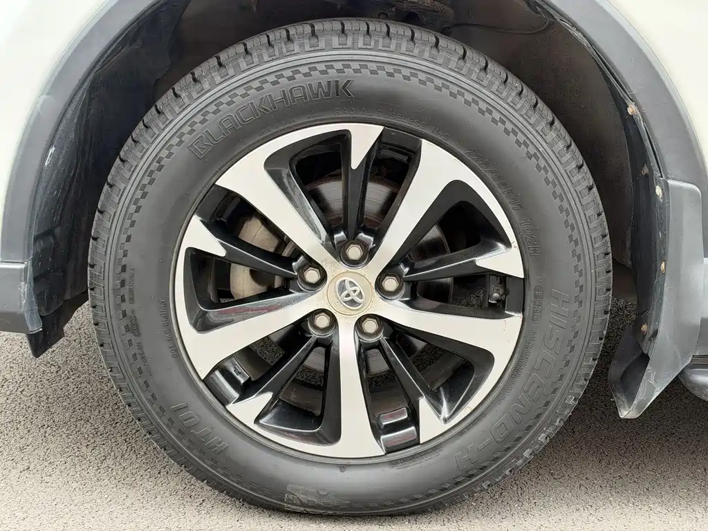 Toyota RAV4 — миниатюра 15