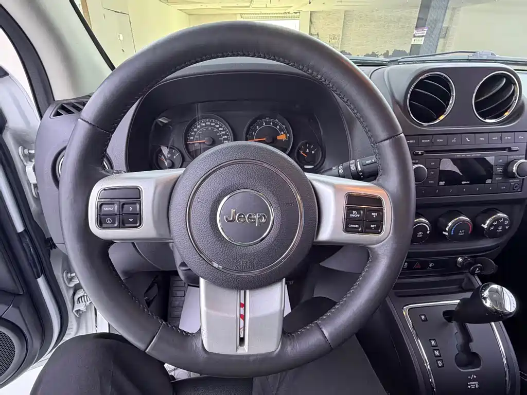 Jeep Compass (Import) — миниатюра 12