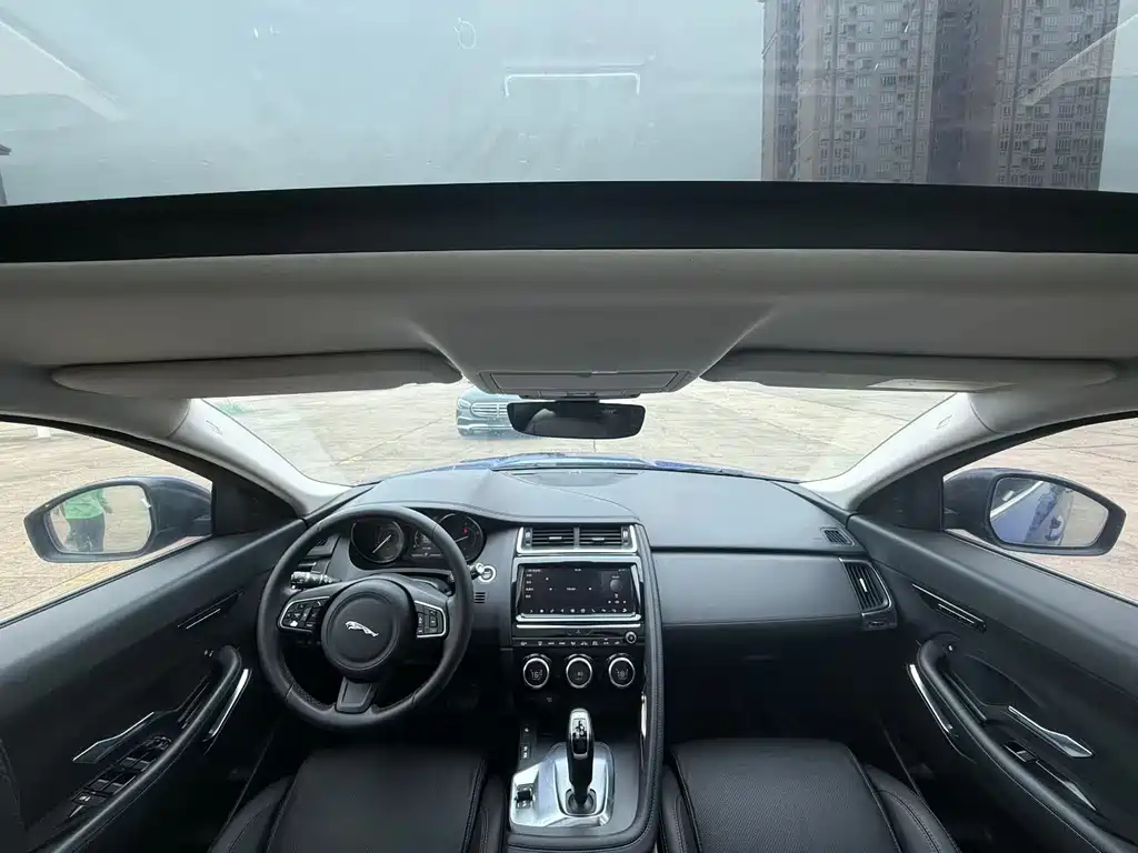 Jaguar E-PACE — миниатюра 9