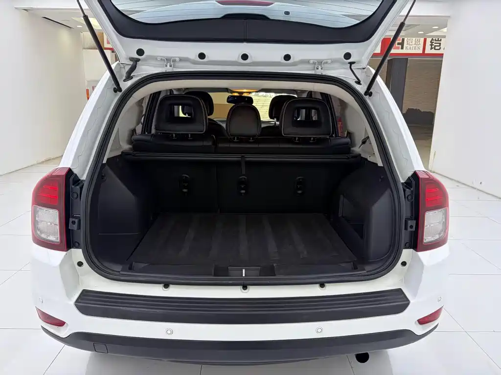 Jeep Compass (Import) — миниатюра 16