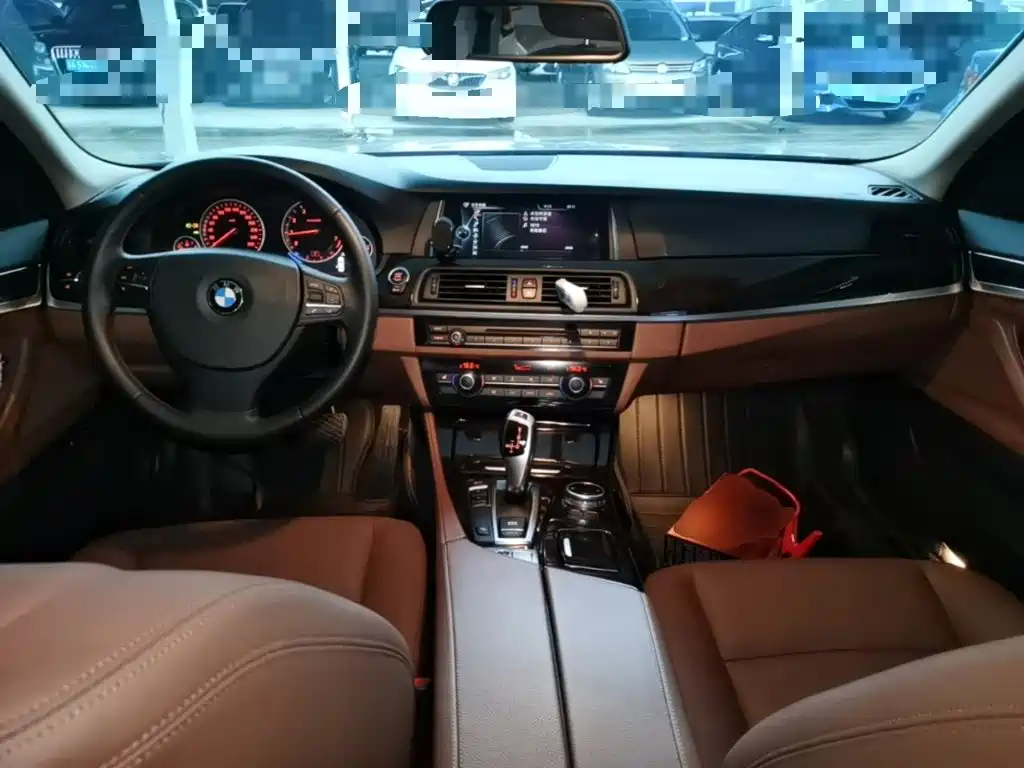 BMW 5 Series — миниатюра 10