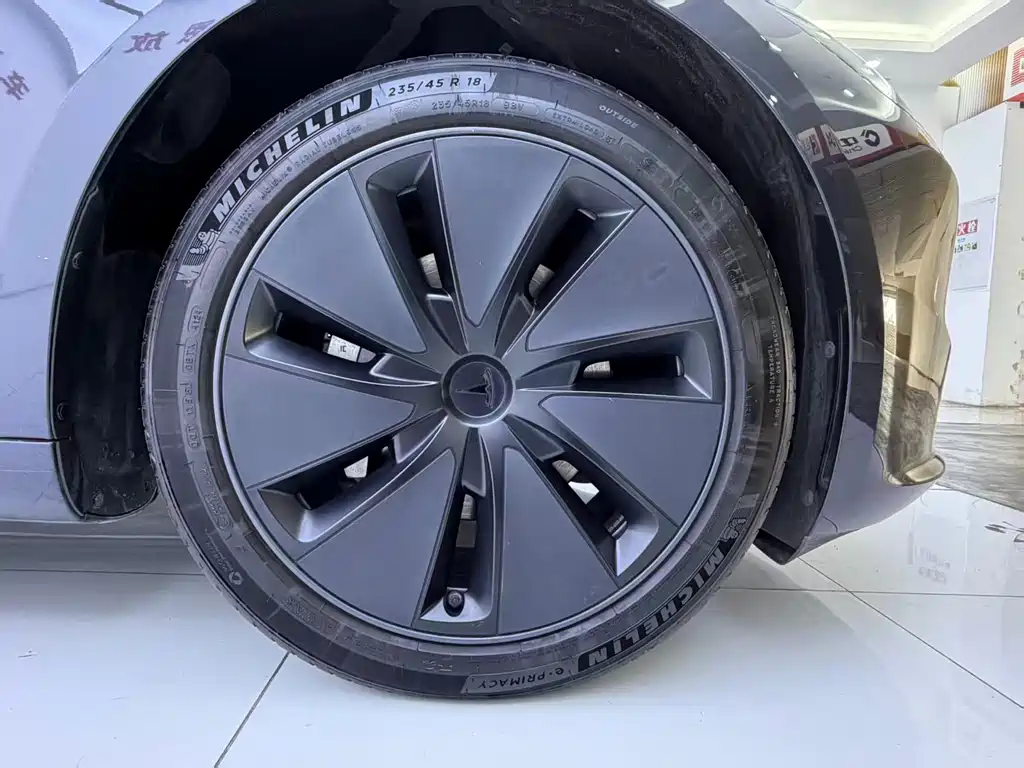 Tesla Model 3 — миниатюра 20