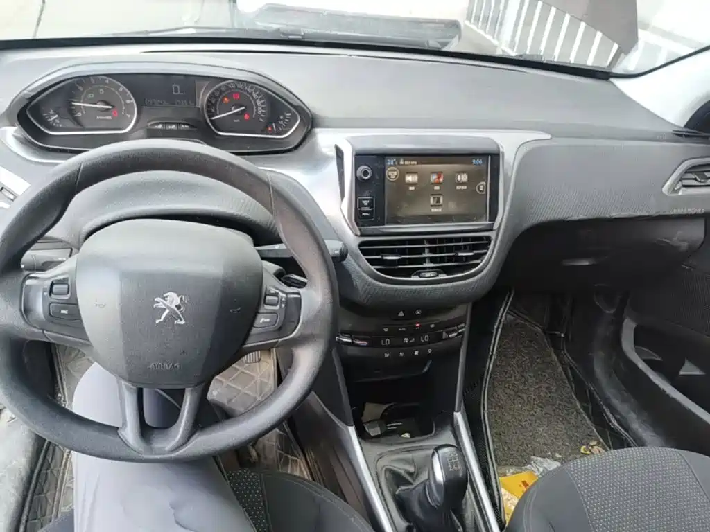 Peugeot 2008 — миниатюра 10