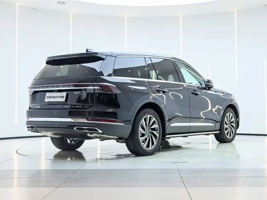 Lincoln Aviator 2024 3.0T V6 мест