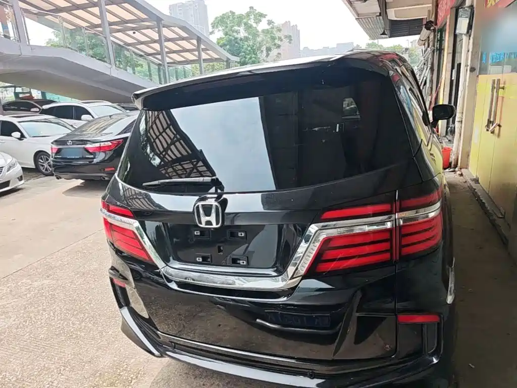Honda Elysion — миниатюра 6
