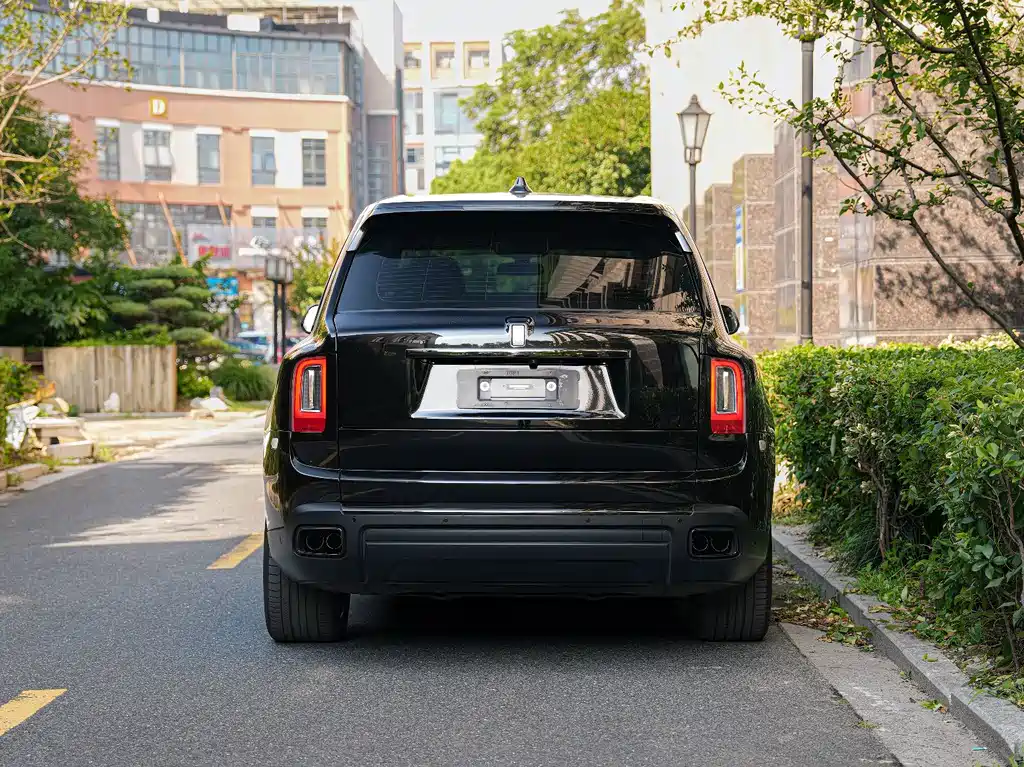 Rolls-Royce Cullinan — миниатюра 3