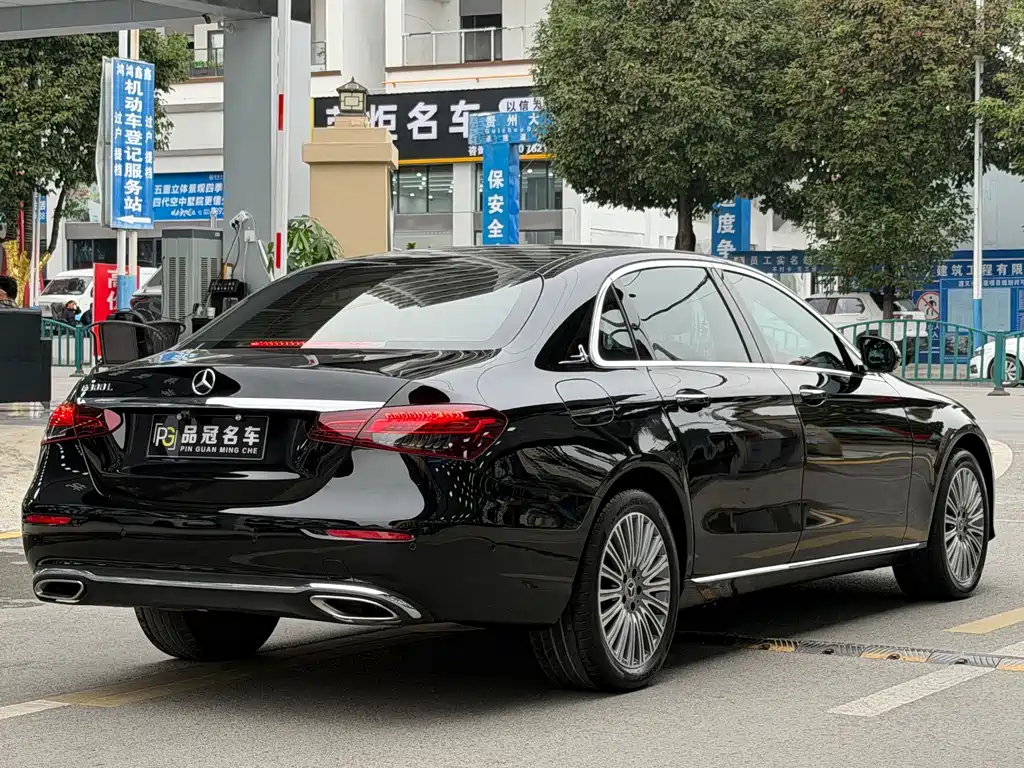 Mercedes-Benz E-Class — миниатюра 9