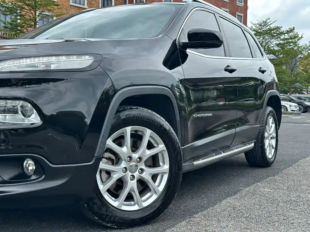 Jeep Cherokee — миниатюра 13