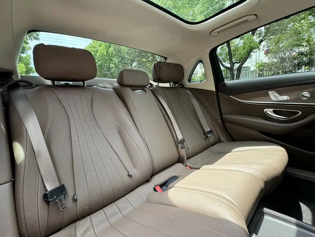 Mercedes-Benz E-Class — миниатюра 18
