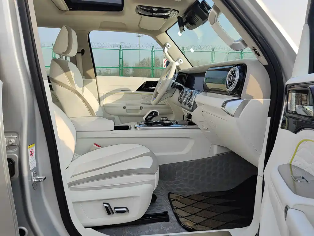 TANK CO CREATION TANK 300