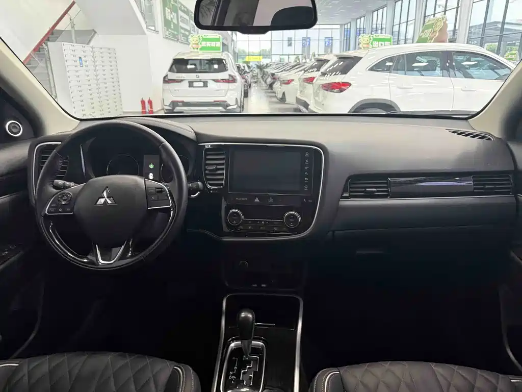 Mitsubishi Outlander 2021 2.0L 5 мест