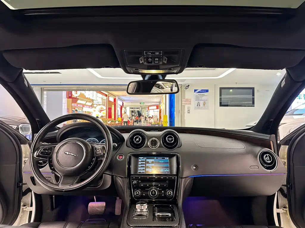 Jaguar XJ — миниатюра 21