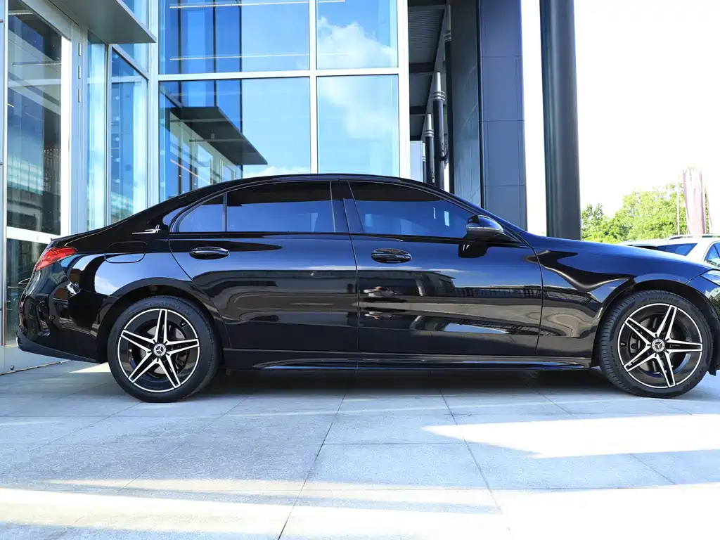 Mercedes-Benz C-Class — миниатюра 13
