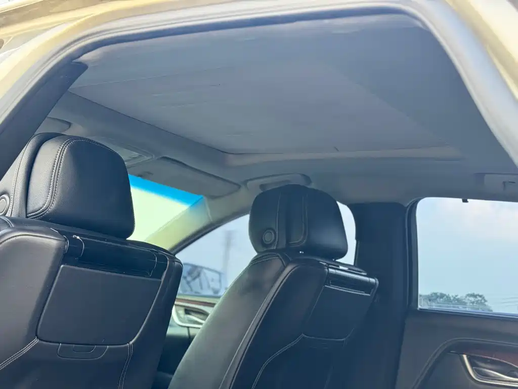 Cadillac XTS — миниатюра 8