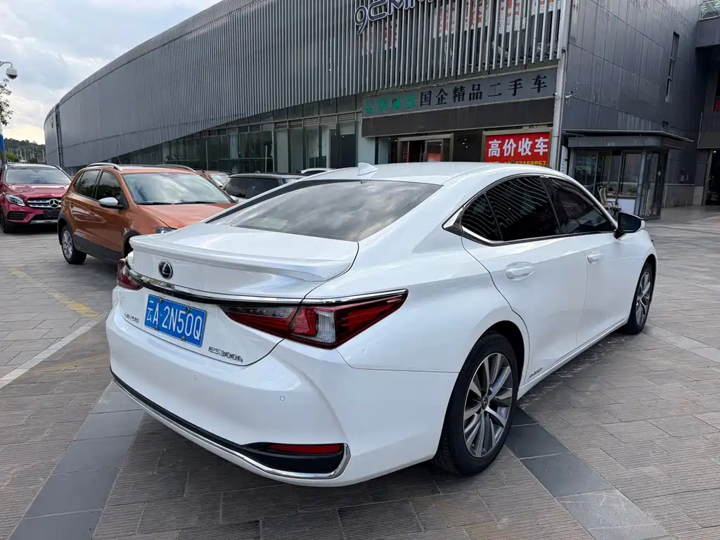 Lexus ES — миниатюра 11