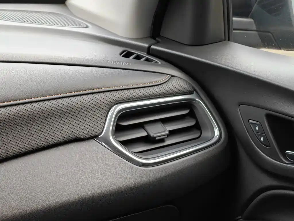Chevrolet Equinox — миниатюра 14