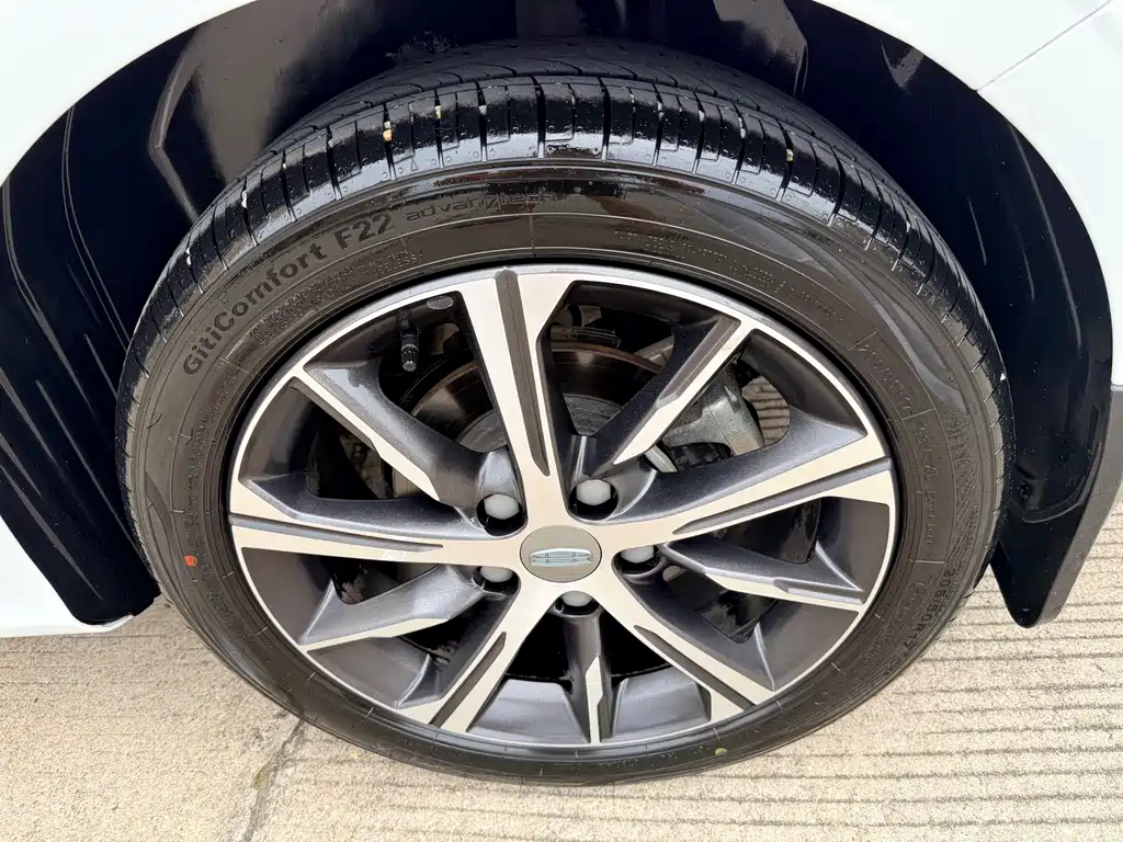 Geely Emgrand 2022 4 1.5L CVT Luxury