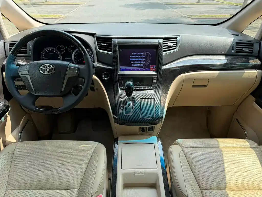 Toyota Alphard — миниатюра 7