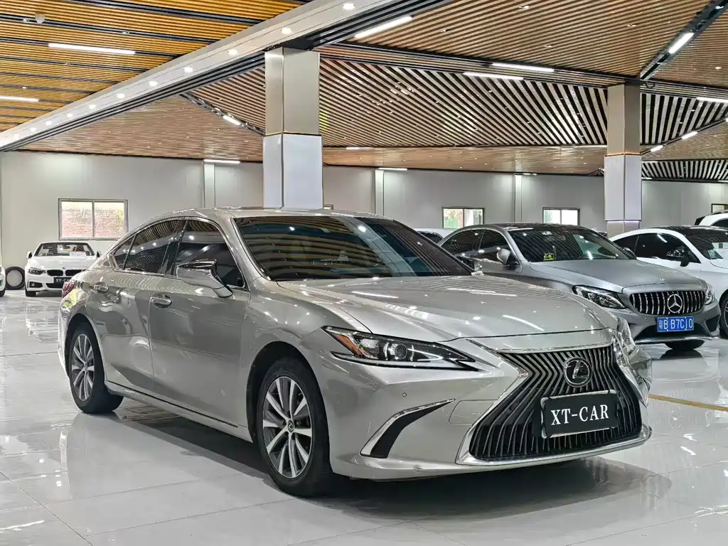 Lexus ES 2020 200