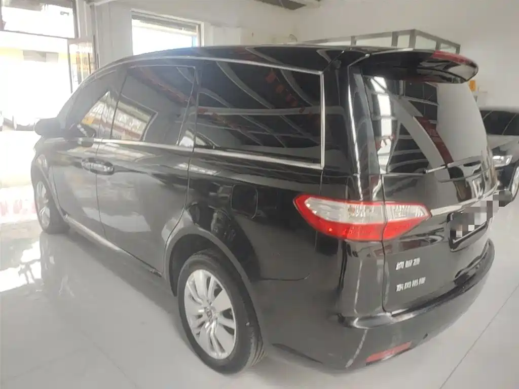 Luxgen Big 7 MPV — миниатюра 5