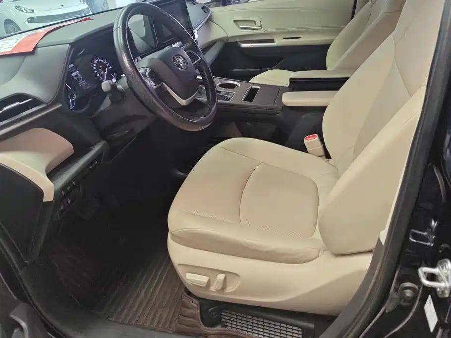 Toyota Sienna — миниатюра 9