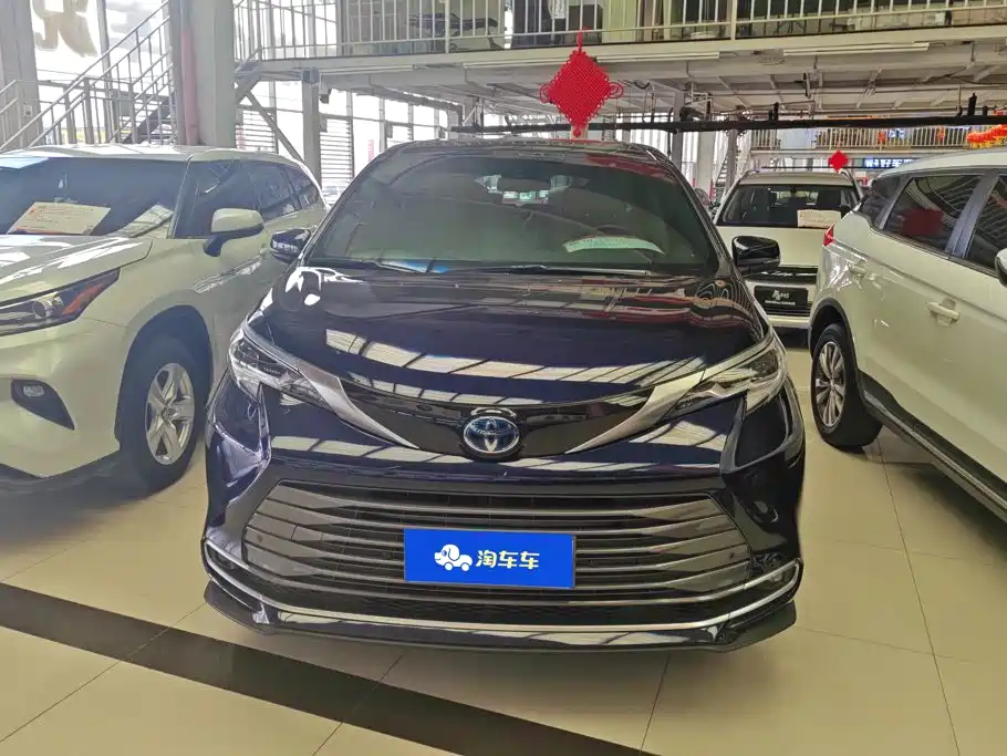 Toyota Sienna — миниатюра 2