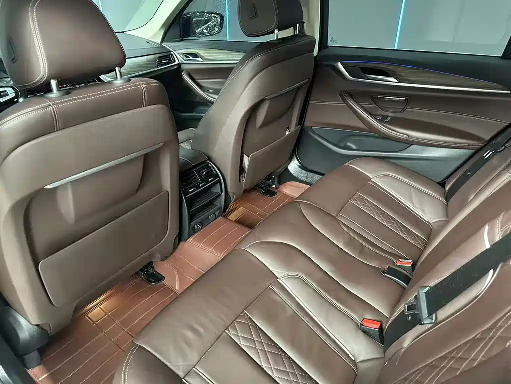 BMW 5 Series New Energy — миниатюра 10