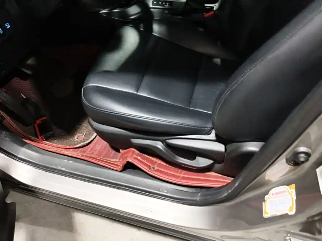 Toyota RAV4 — миниатюра 15