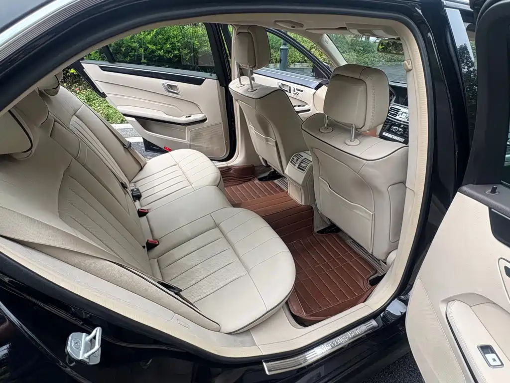 Mercedes-Benz E-Class — миниатюра 11