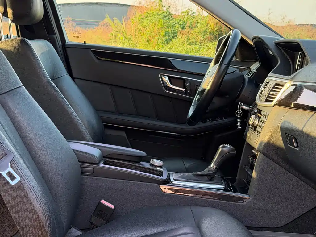 Mercedes-Benz E-Class (Import) — миниатюра 5