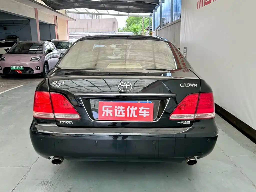 Toyota Crown — миниатюра 4