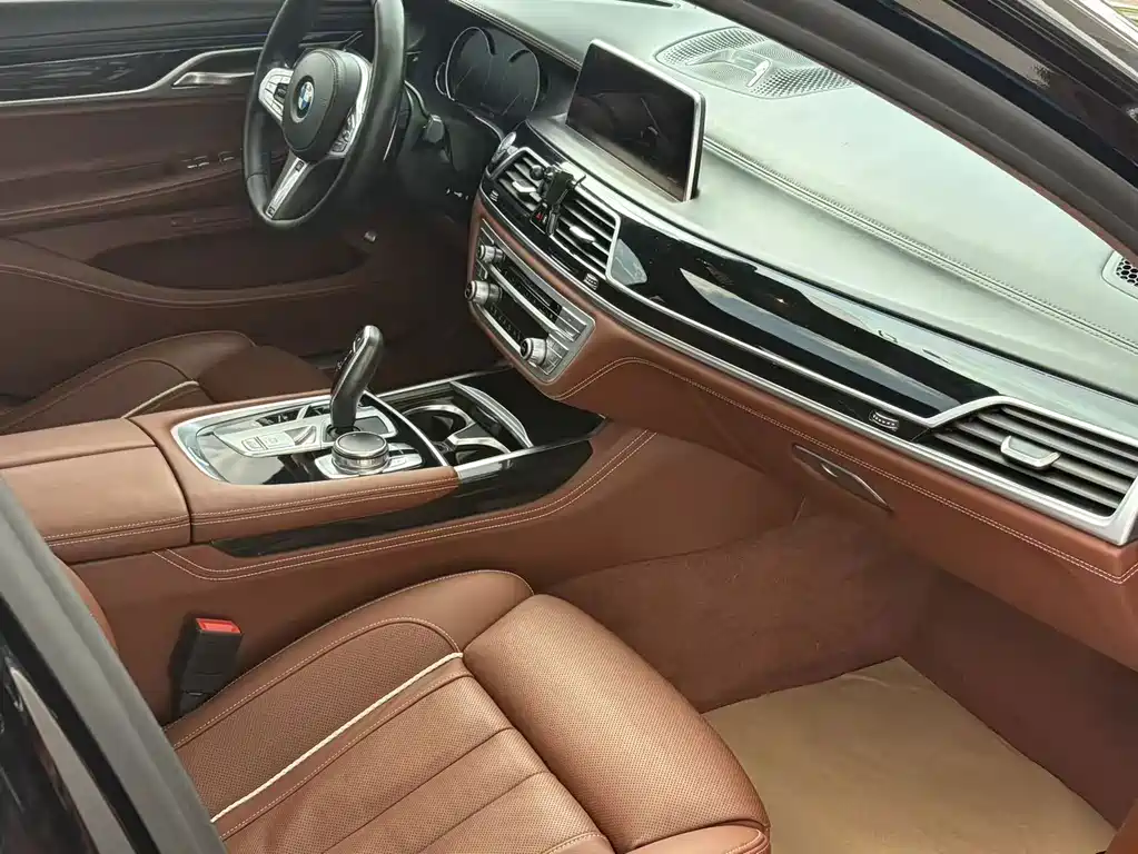 BMW 7 Series — миниатюра 15