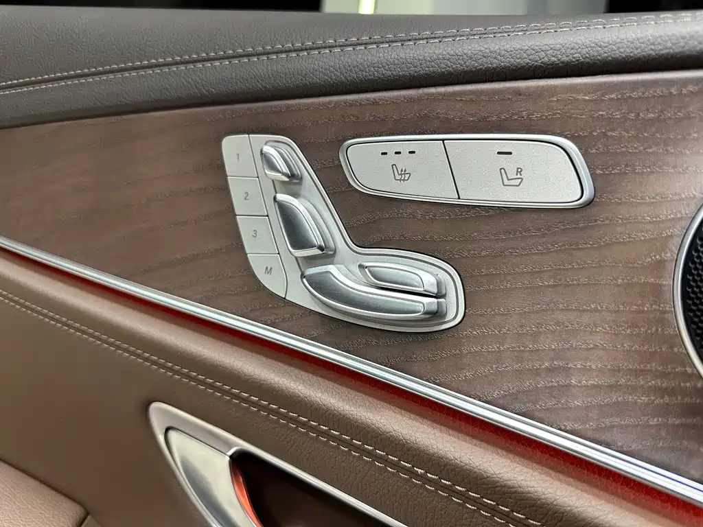 Mercedes-Benz E-Class — миниатюра 11