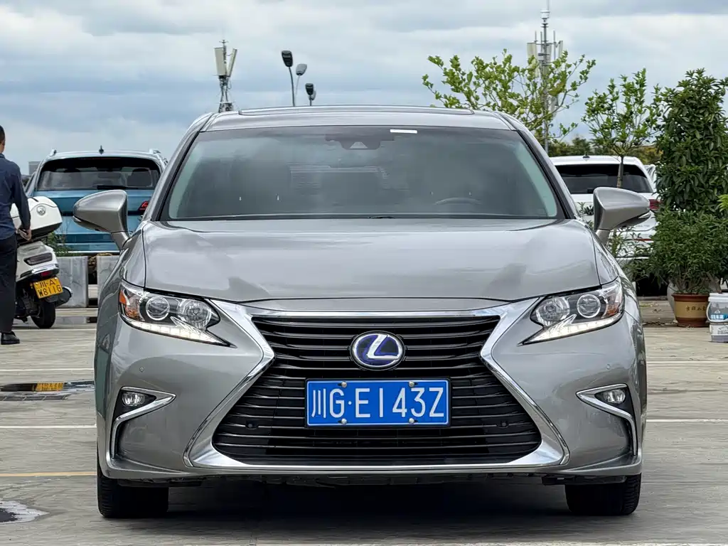 Lexus ES — миниатюра 2